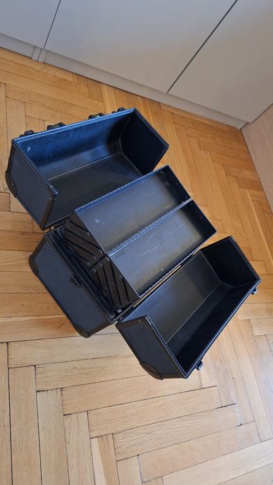 Kuferek kosmetyczny / kufer wizażysty