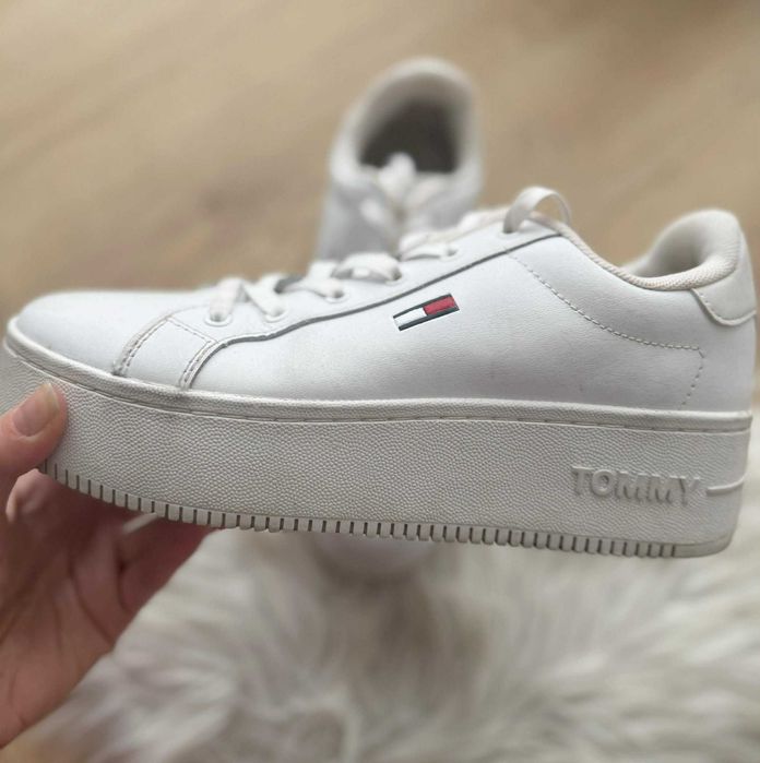Tommy Jeans buty sneakersy białe na platformie 39