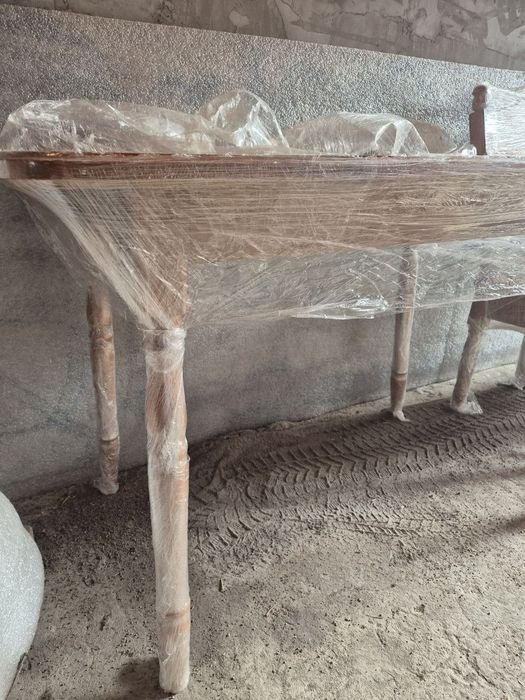 Обеденный стол и стулья, натуральное дерево