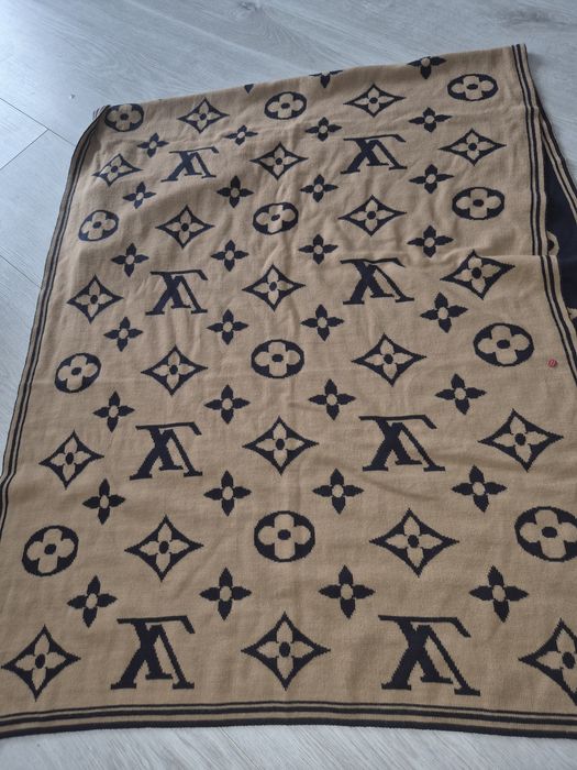 Louis Vuitton nowy szalik duzy cieply