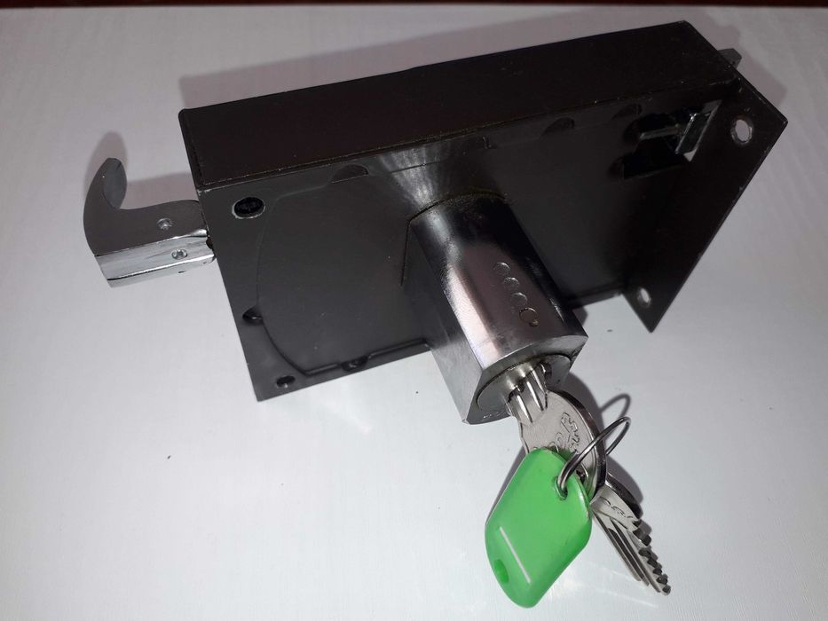 Fechadura RODES de sobrepor 895 65X120 Esquerda 25€ na Leroy custa 70€