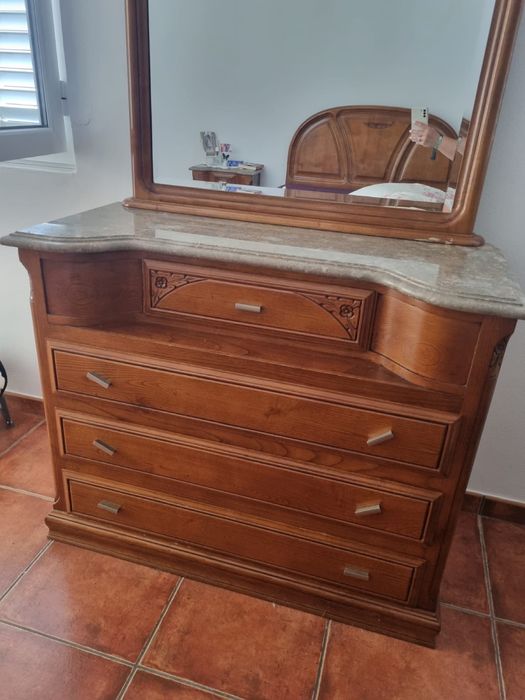 Cama, comoda, 2 mesinhas de cabeceira