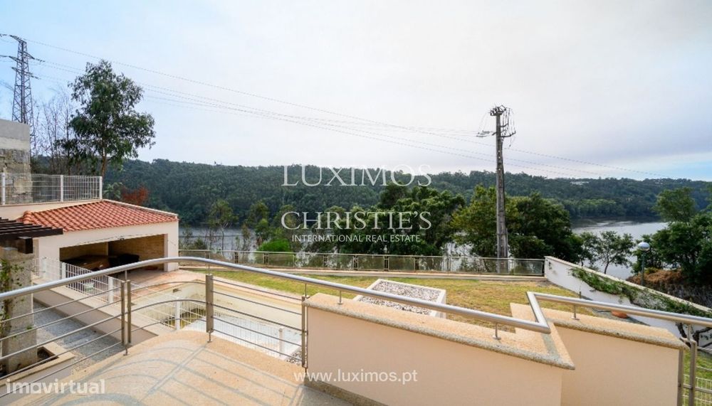 Moradia com piscina e vistas de rio à venda em Jovim