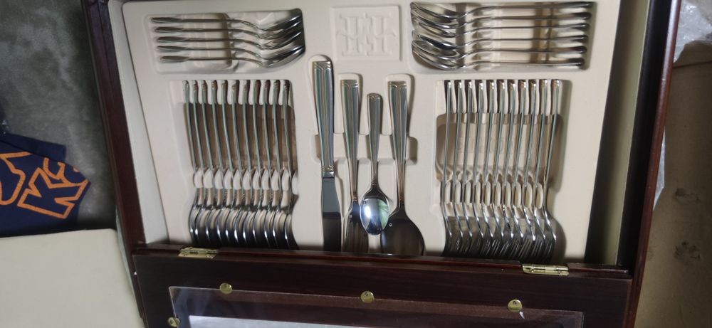Продам набор столовых приборов