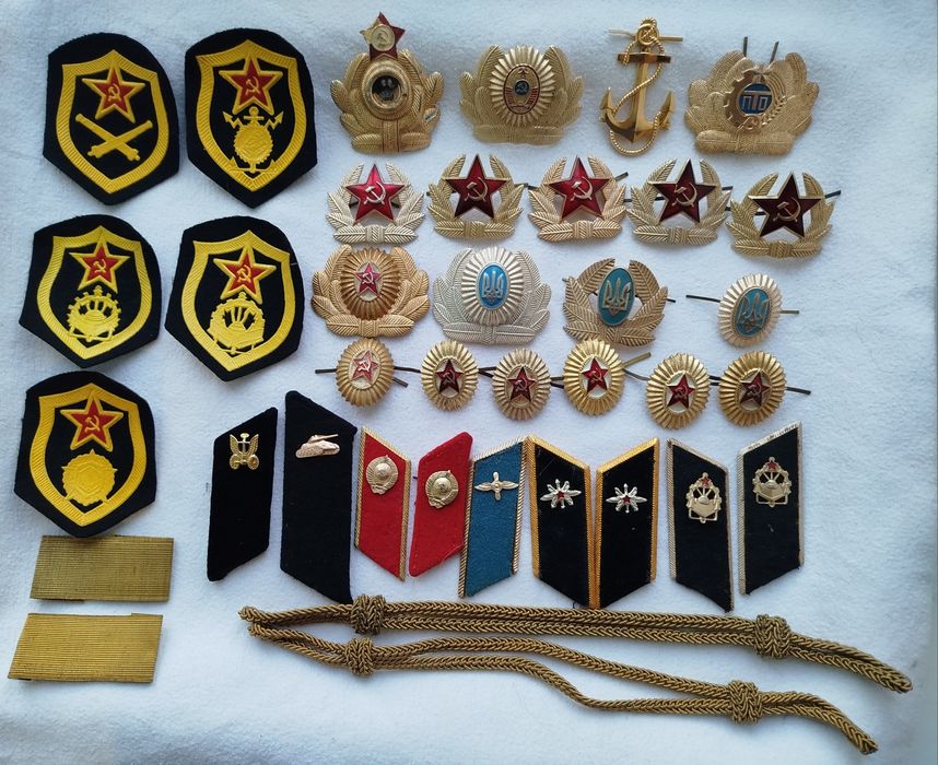 Знаки кокарди емблеми нашивки погони