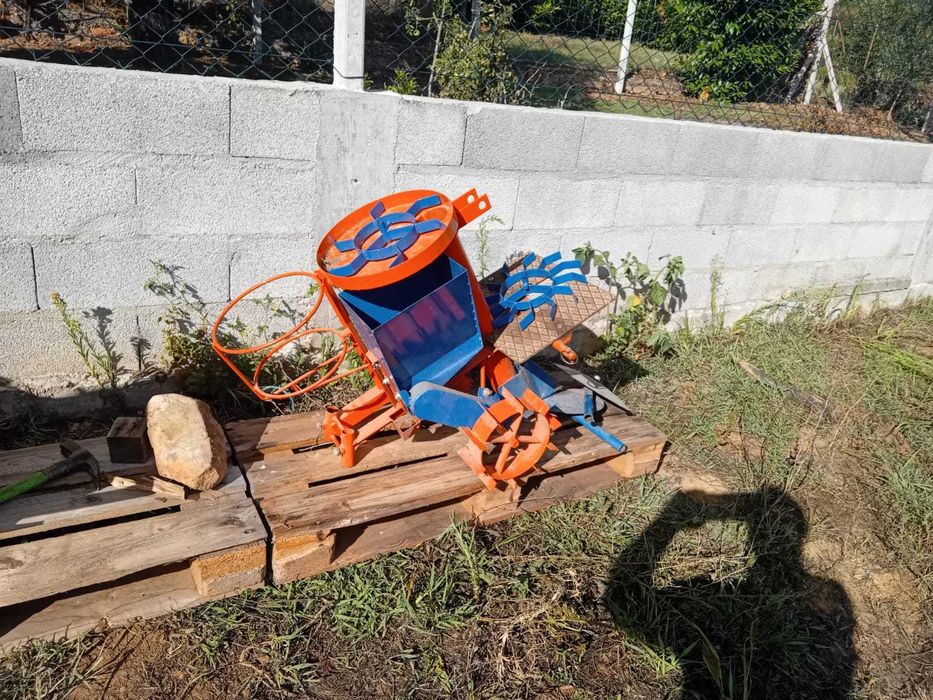 Vendo Alfaias e Reboque