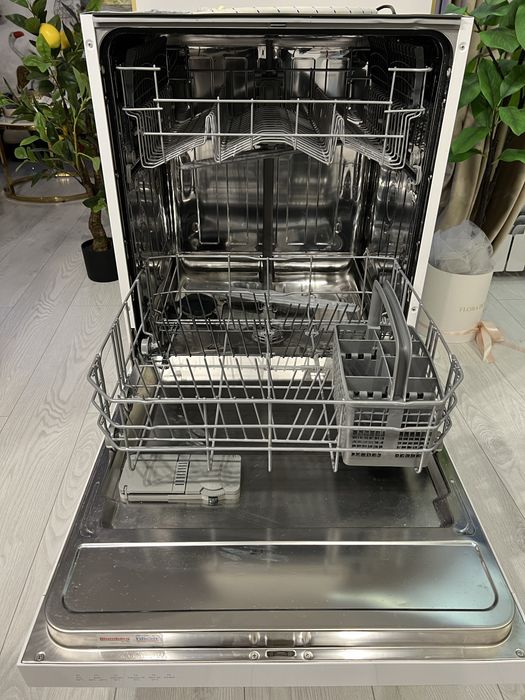 Продам посудомийну машину