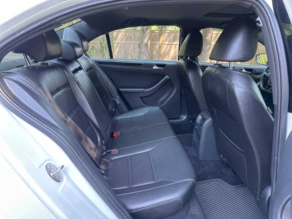 Volkswagen Jetta      2018