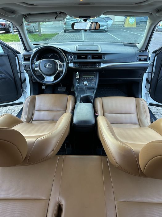 Lexus CT200h #БЕЛЫЙ Lexus