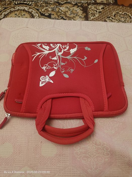 нетбуке HP Mini 210-1099EZ Vivienne Tam Edition