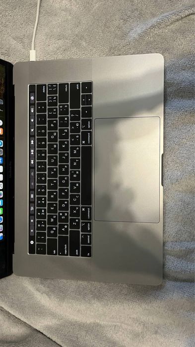 MacBook pro 15 2019 рік