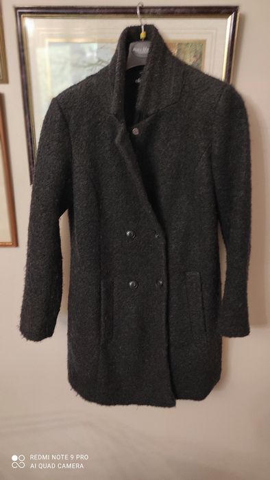 Świetny buklowy płaszcz. Rozm. 44