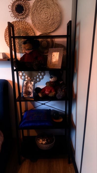 Solidna polka czarna metalowe wykonczenia