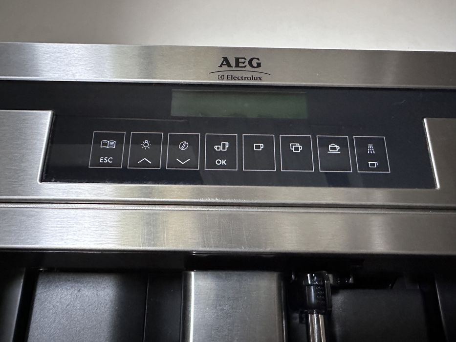 Prawie Nowy! Express do kawy pod zabudowe Electrolux