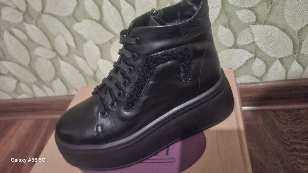 Шкіряне взуття жіноче зимове