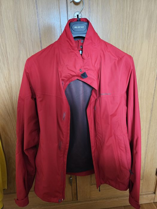 Casaco impermeável Decathlon marca Quechua