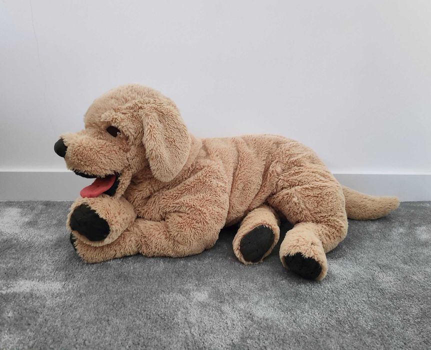 Duży pluszowy pies