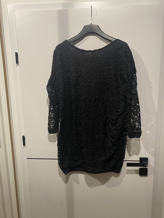 Krótka sukienka z koronki, Mohito