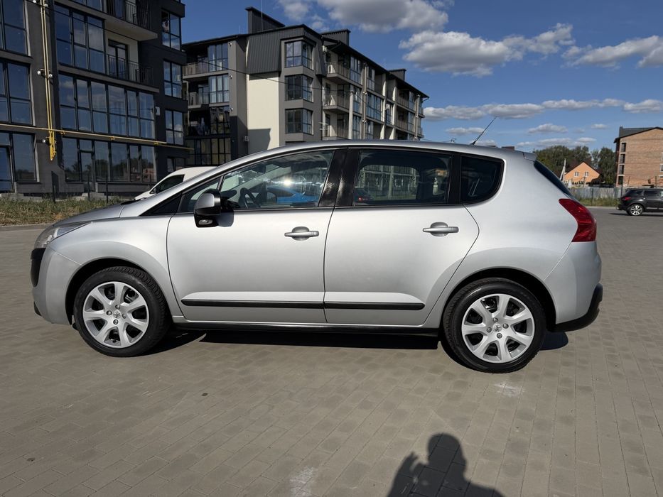 В продажі Peugeot 3008 , 1.6 МРІ бензин , в рідній фарбі, 2012р
