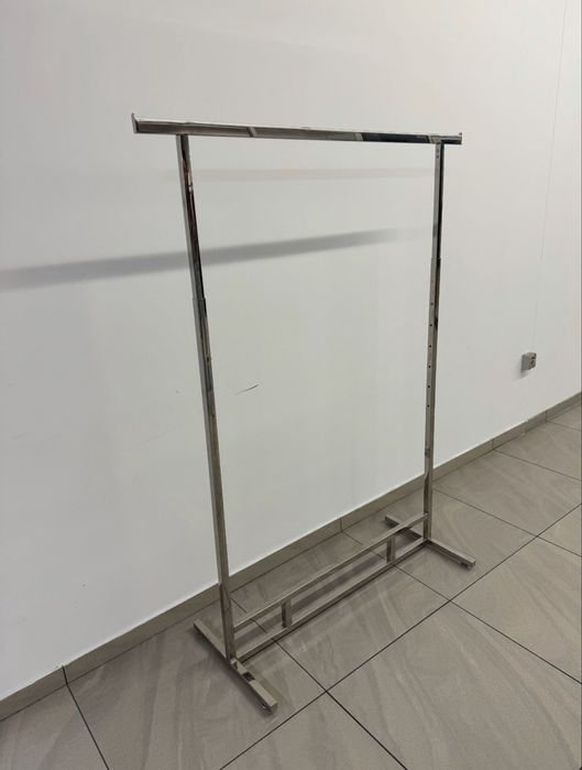 Wieszak na ubrania butik srebrny