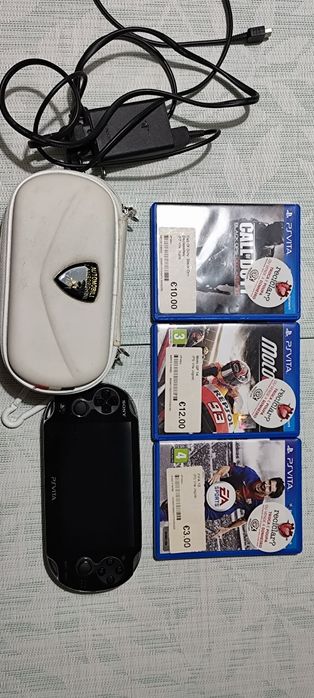 PS Vita c/ 3 jogos e capa Lamborghini