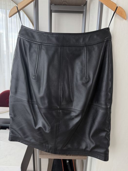 Продам кожанную юбку Hugo Boss