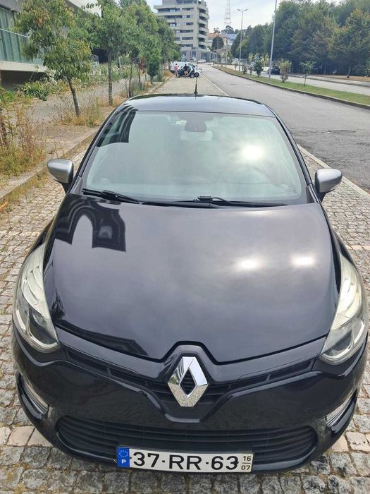 Renaul Clio só 9.000 euros