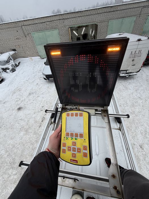 Дорожнє обмеження швидкості. Дорожня служба.