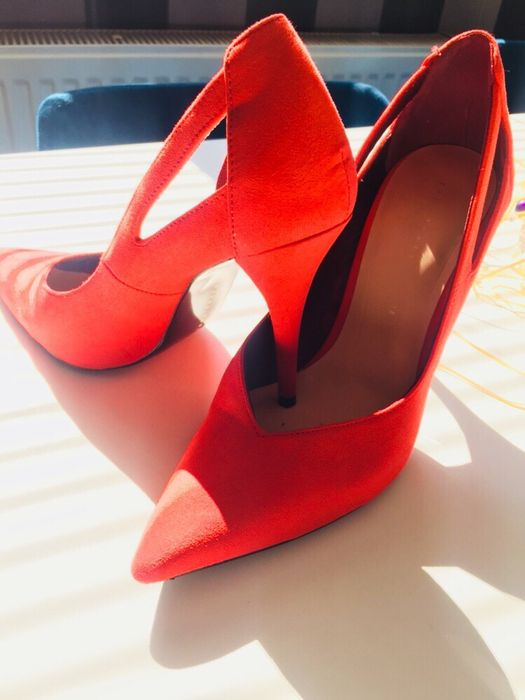 Szpilki czerwone neon Zara