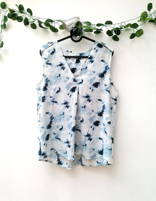 Blusa de Cavas com tons azuis