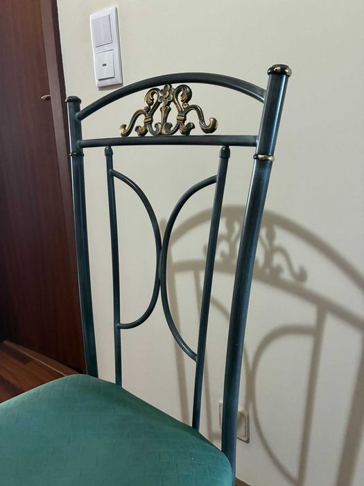 Mesa de Jantar Oval com Tampo em madeira + 6 Cadeiras – Excelente Estado
