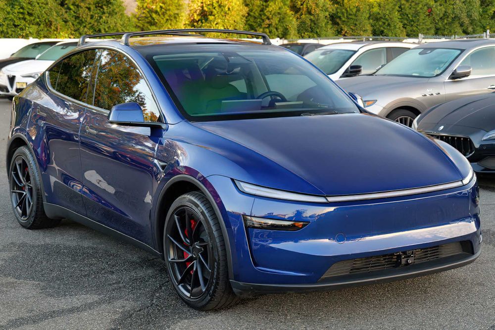 Tesla Model Y      2026