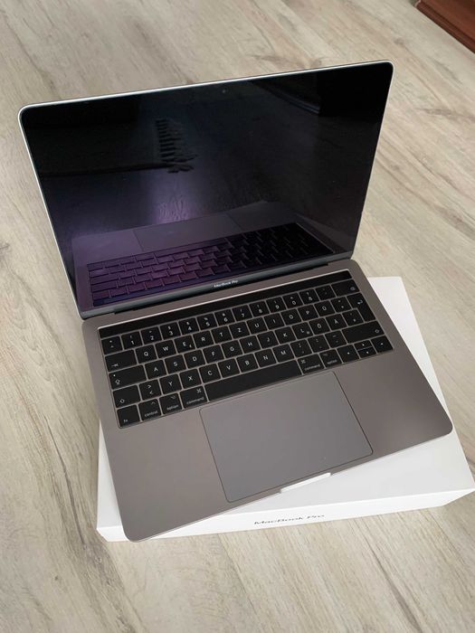 MacBook Pro 13 2017 Touchbar 16 / 256 Гарний Стан Батарея 100%