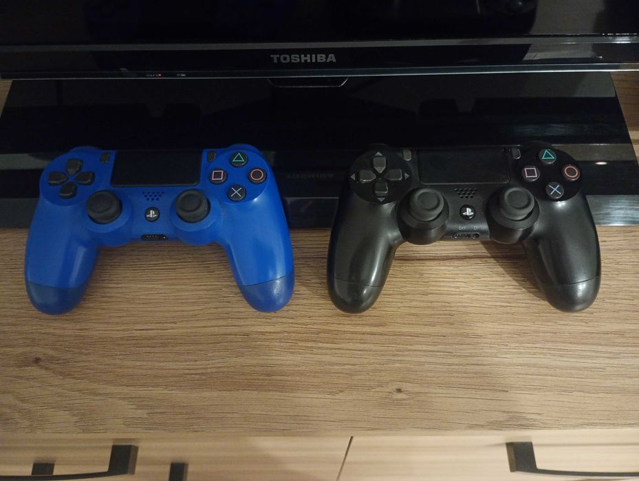 Konsola PlayStation 4 PS4 Slim 1TB + 2 pady + okablowanie KOMPLET SPRAWNA