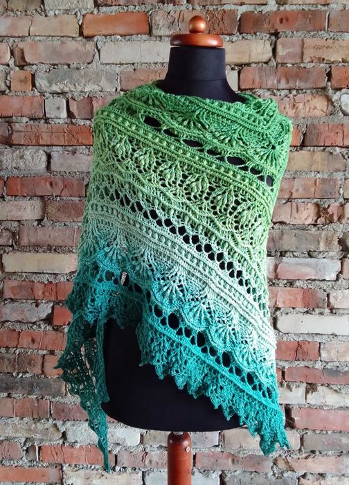 Chusta "Libra" wykonana na szydełku