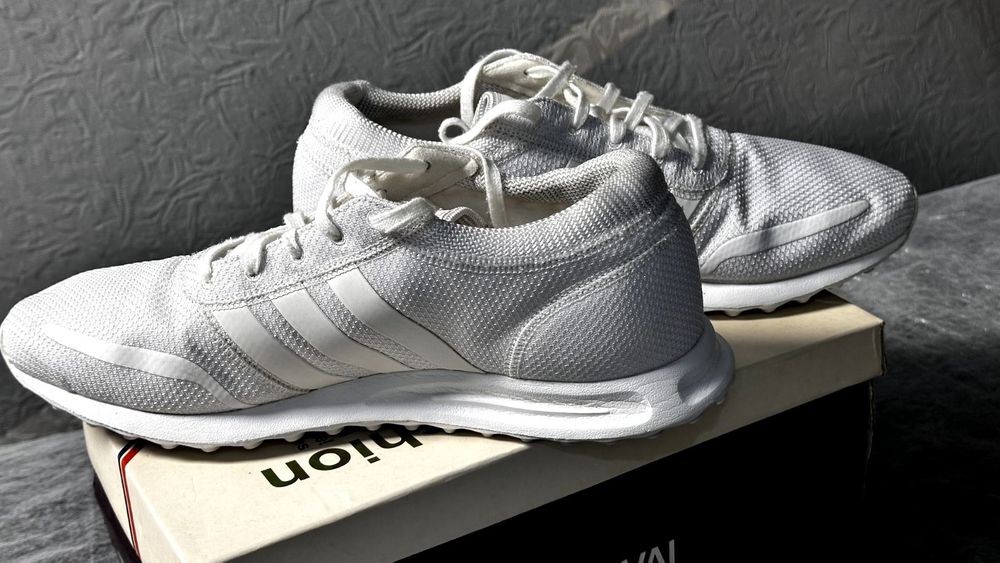 Продам мужские кроссовки