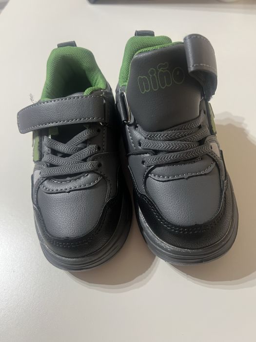 Nowe buty dziecięce rozmiar 25/26 (Comes, Nike)