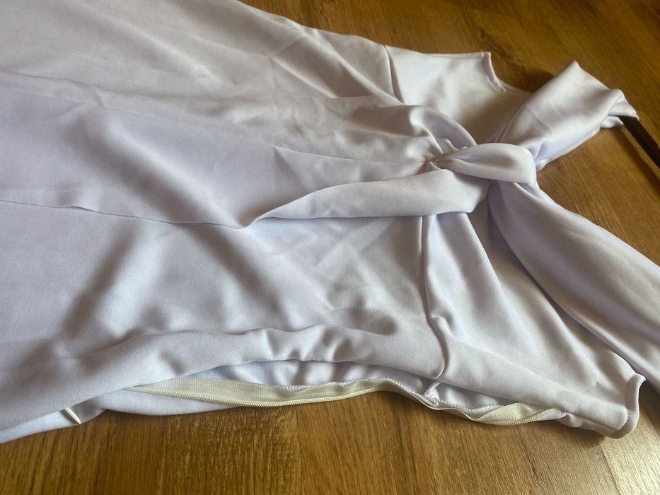 Elegancka prosta biała suknia jak grecka lub ślubna MIDI