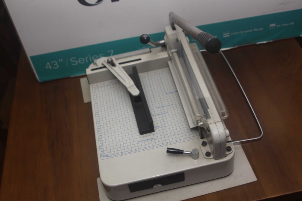GUILHUTINA PARA PAPEL ATÉ 3 CM ESPESSURA