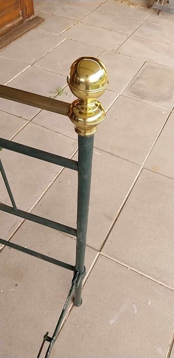 Cama de ferro antiga