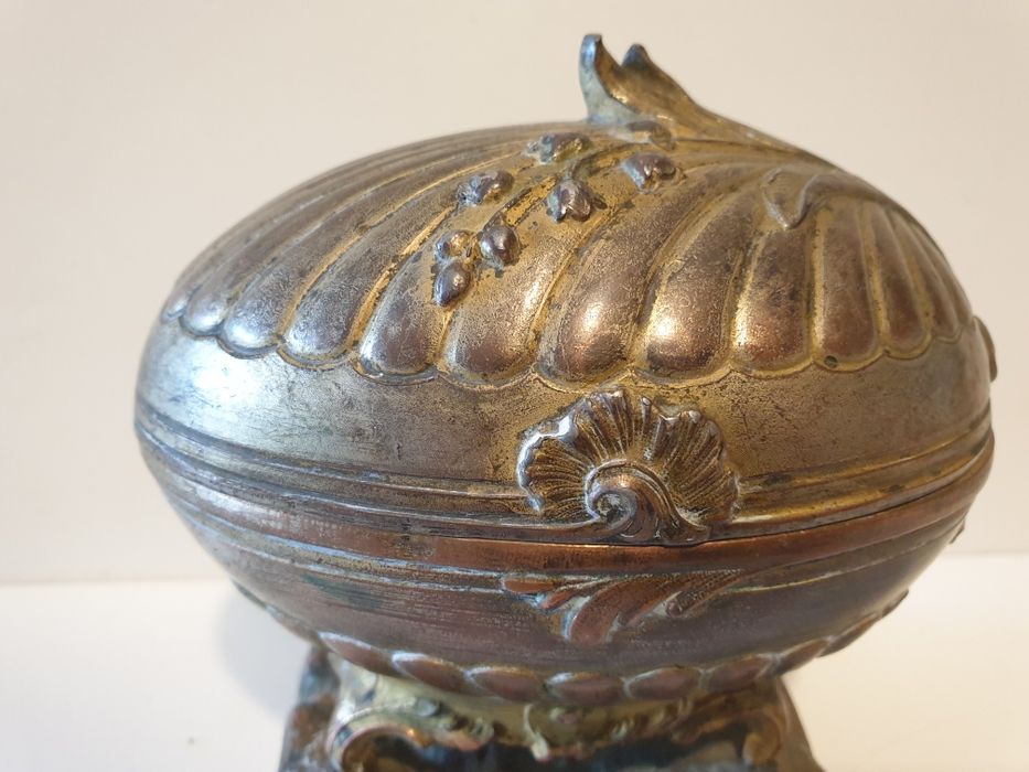 Fantástico antigo guarda joias francês Sec. XIX em forma de um ovo