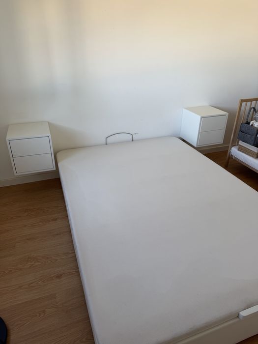 Sommier IKEA 140x200 com arrumação + 2 mesas de cabeceira