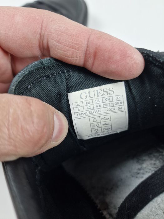 Мужские черные кожаные Guess
Guess 27.
