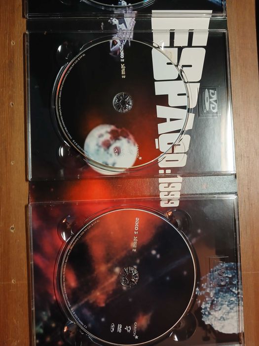 6 DVDs da Série ESPAÇO 1999 de 1976 Volume 2 (24 episódios)  Legendas em português. Usado em bom estado