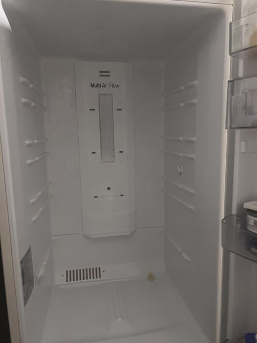 Продам холодильник под ремонт