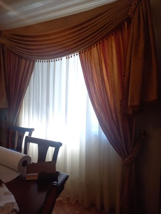 Conjunto de cortinas e almofadas