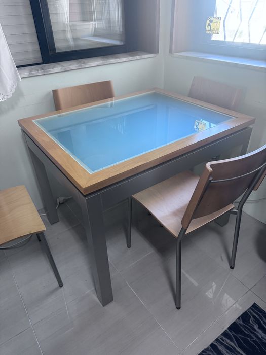 Mesa de cozinha + 4 cadeiras