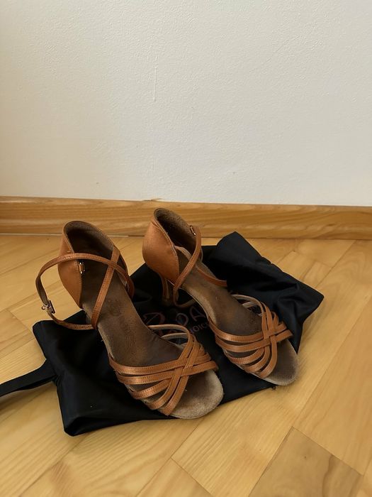 Танцювальне взуття