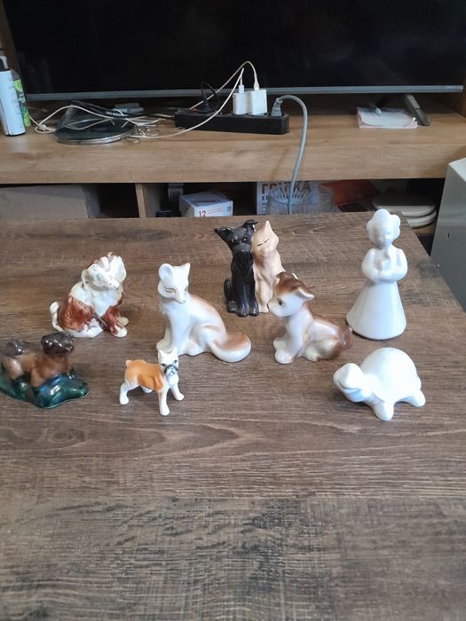 Продам фарфорові статуетки