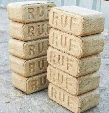 Продаж брикетів та дров по Києву і області